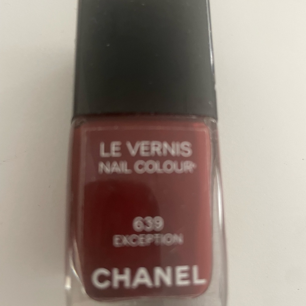 CHANEL Le Vernis Nail Polish - Deep Red BRAND NEW.
